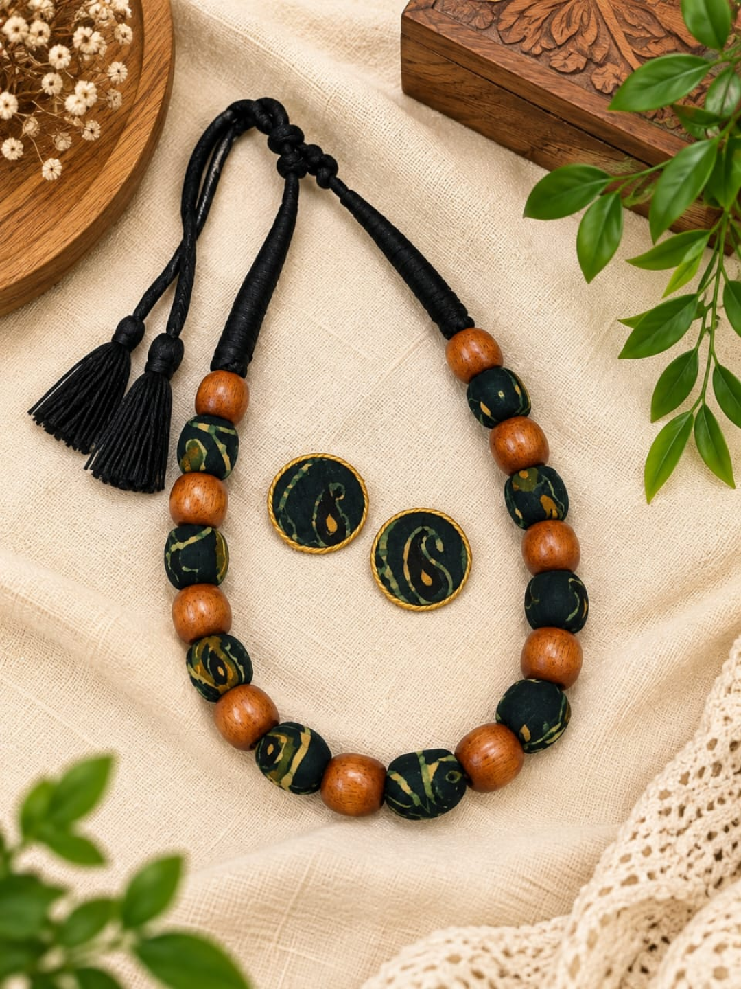 GREEN WOODEN BEADED NECKLACE SET