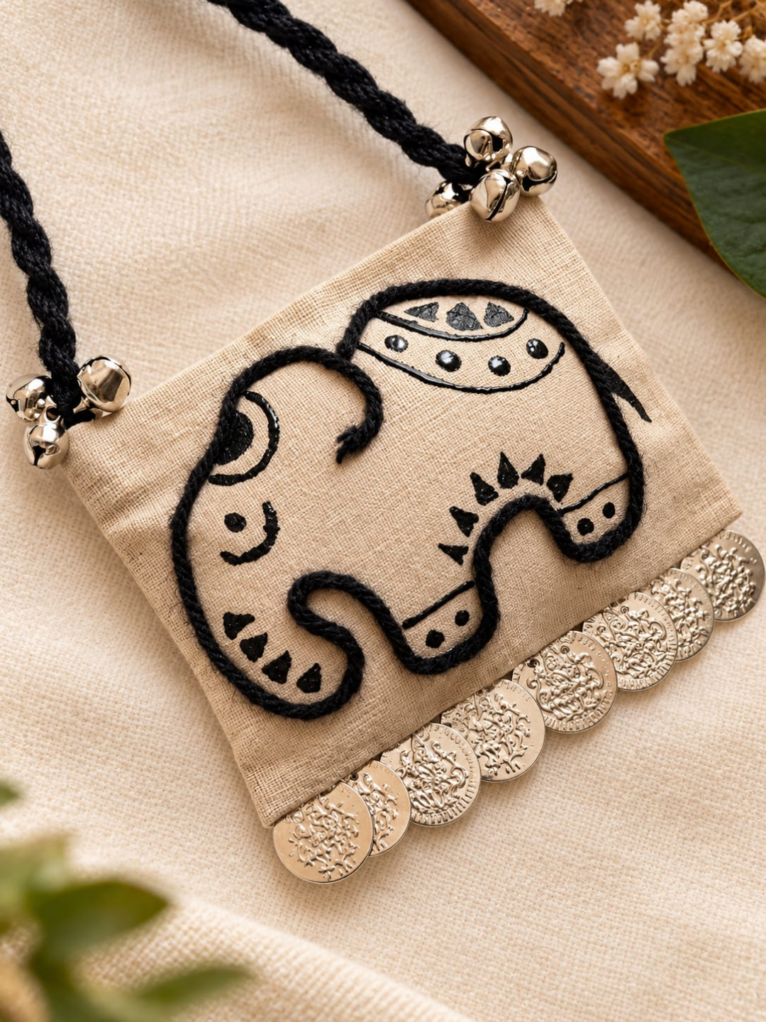 CREAM BLACK AIRAVAT BOHO NECKLACE SET