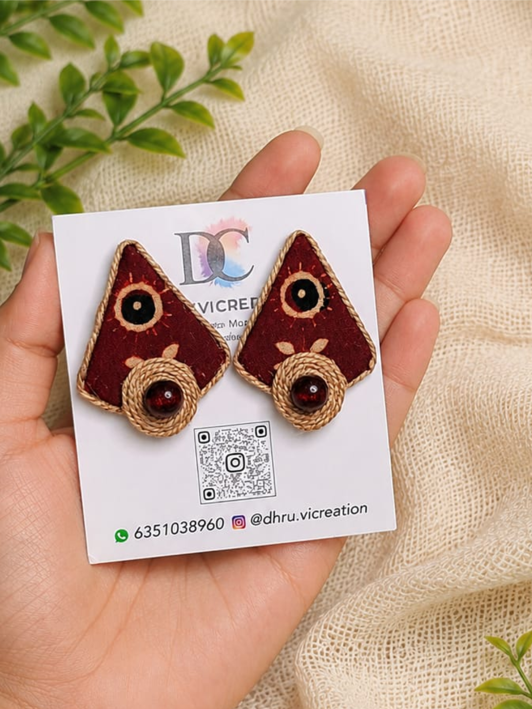 MAROON JUTE STUD