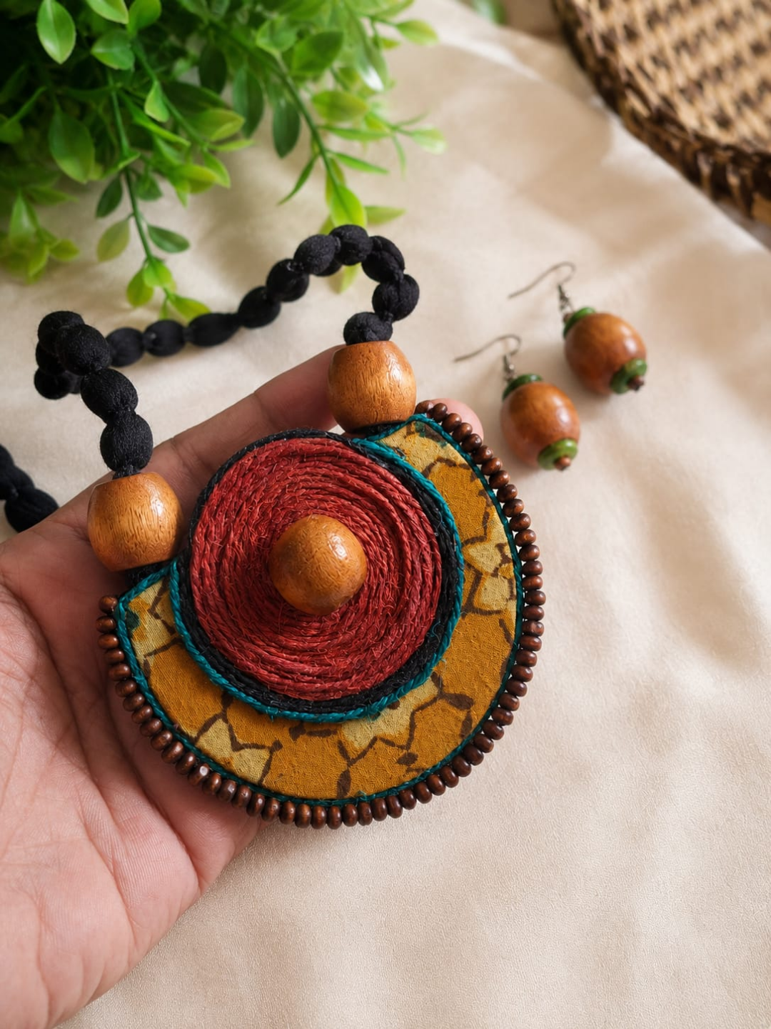 YELLOW CHANDRAKALA NECKLACE SET
