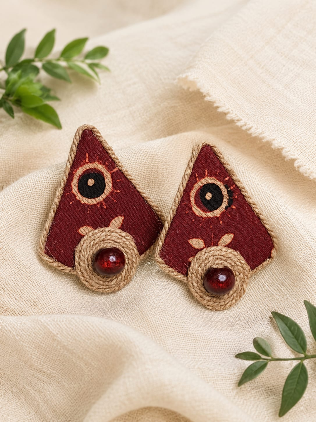 MAROON JUTE STUD