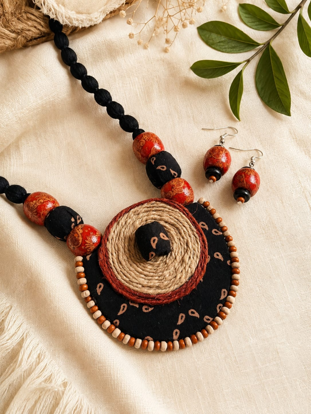 BANDHANI PRINT CHANDRAKALA NECKLACE SET