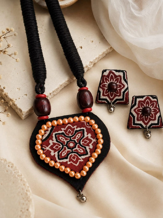 MAROON PARNA NECKLACE